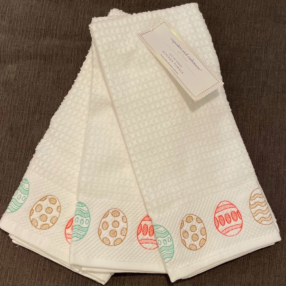 cupcakes and cashmere Easter kitchen towels